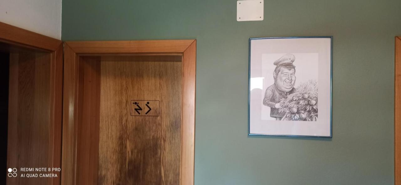 Na Vrtu K25 Hotel Gradac Buitenkant foto